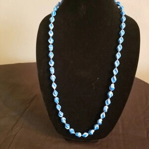 BLUE SWIRLED BEAD NECKLACE